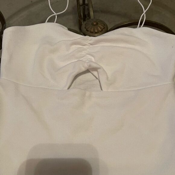 2/$15 Keyhole Tank  - Picture 1 of 3